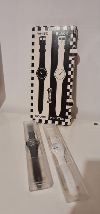 Relogio swatch Branco horas preto minutos de coleção