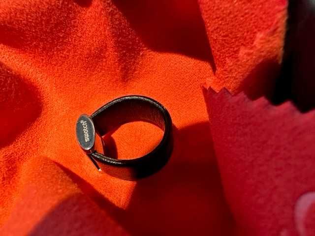 anéis da marca Swatch