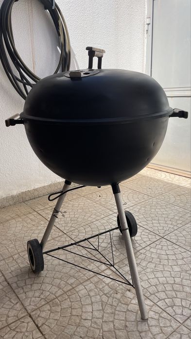 Grelhador a carvão Weber 57cm