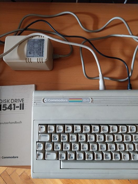 Commodore C64 + 1541-II i dodatki