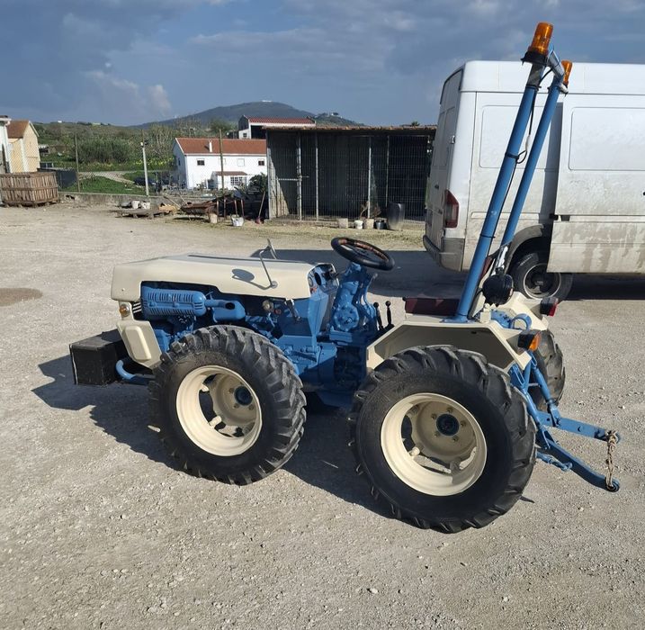 Trator PGS Com várias Alfaias