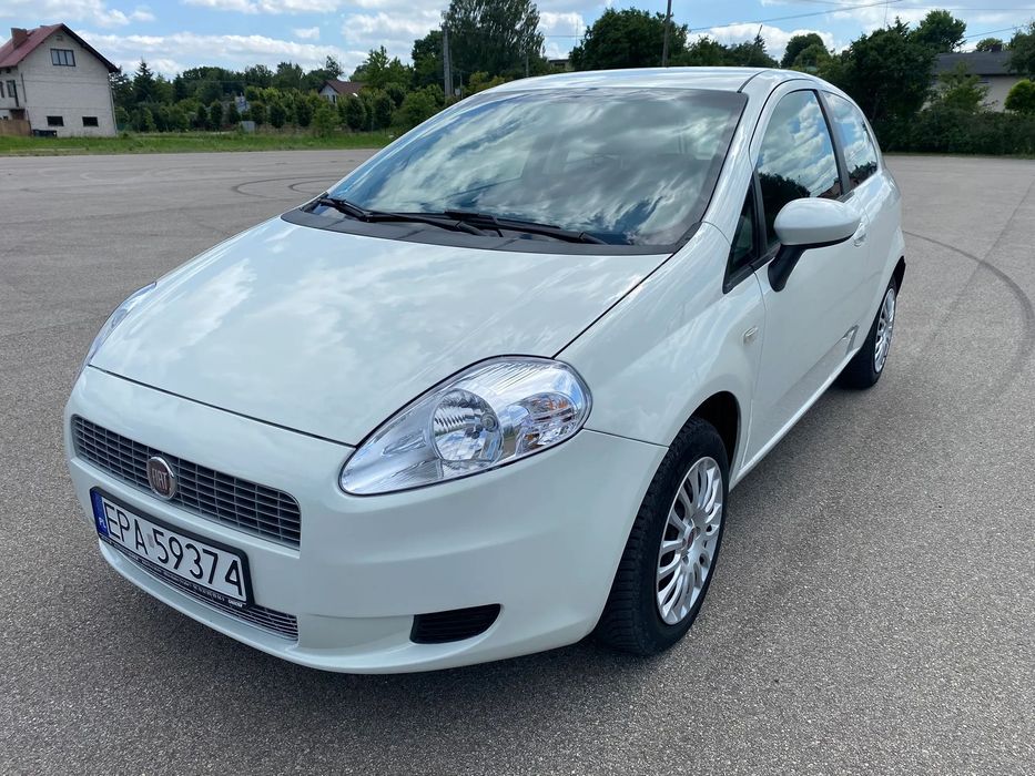 Fiat Grande Punto Swieżo sprowadzony z Niemiec, Zarejestrowany w PL. Niski przebieg