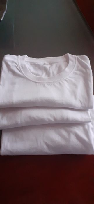 3 T- shirts manga curta brancas M novas