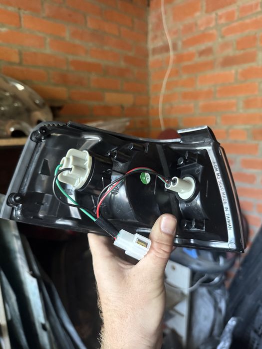 УКАЗАТЕЛЬ ПОВОРОТА 216-1524L-AE mazda323