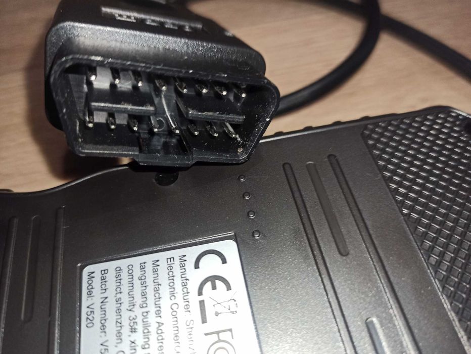 Продам автомобильный диагностический сканер OBD II V520