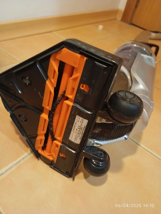 Aspirador vertical Rowenta Air Force Extreme Silence