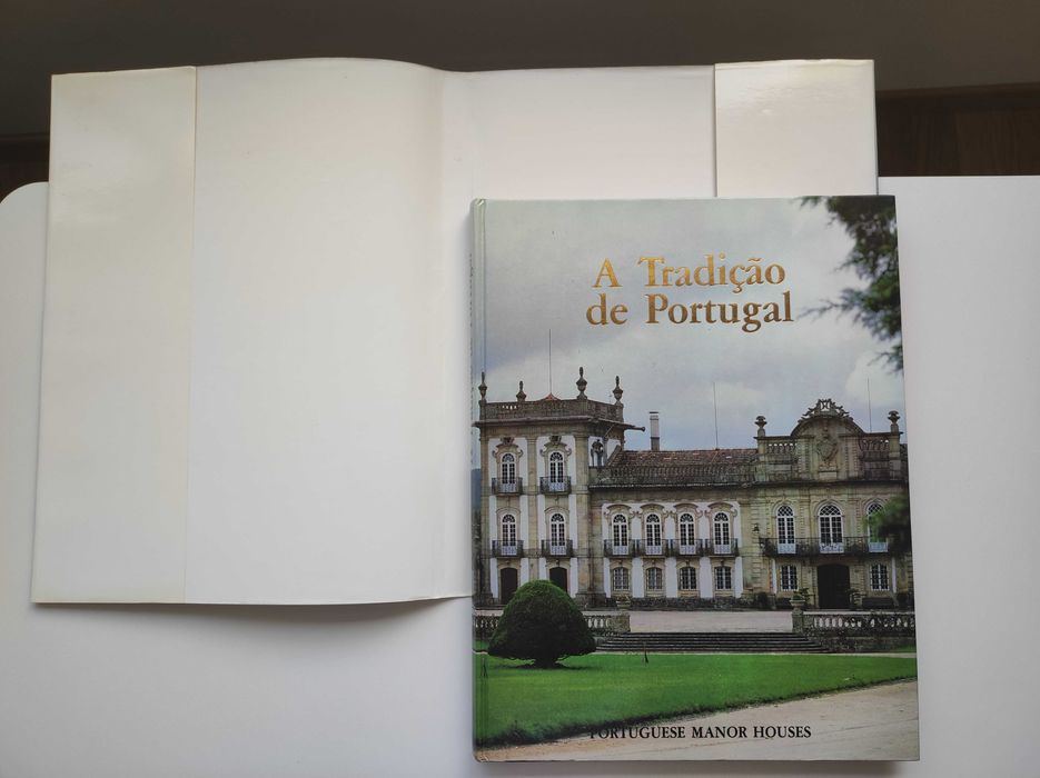 Livro A Tradição de Portugal - Casas de Turismo