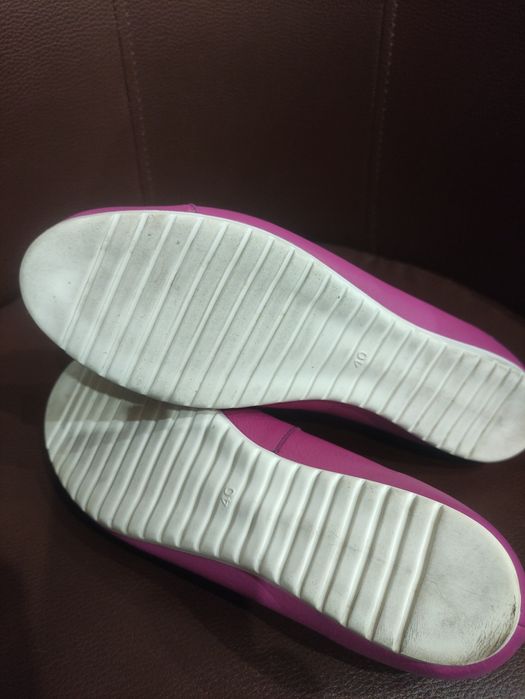 Różowe skórzane baleriny