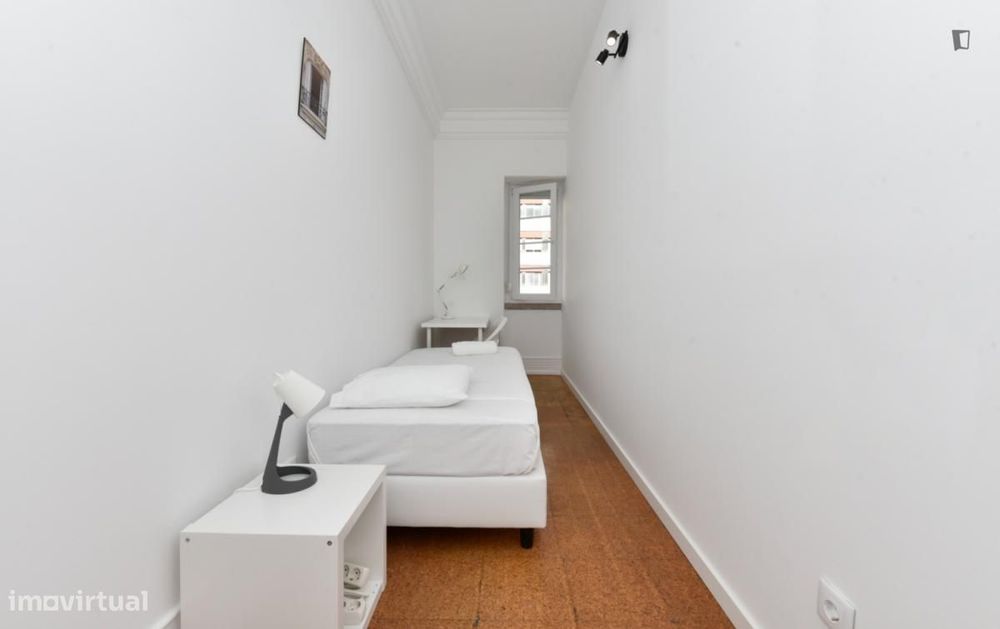 Quarto - localizado em Marquês de Pombal Lisbon