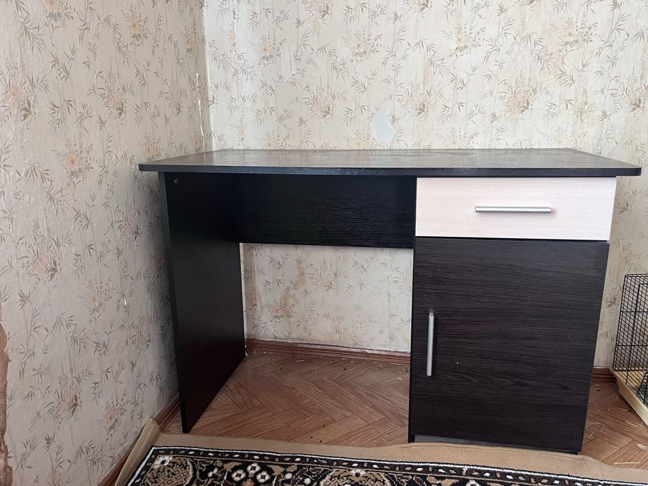 Продам писмений стол
