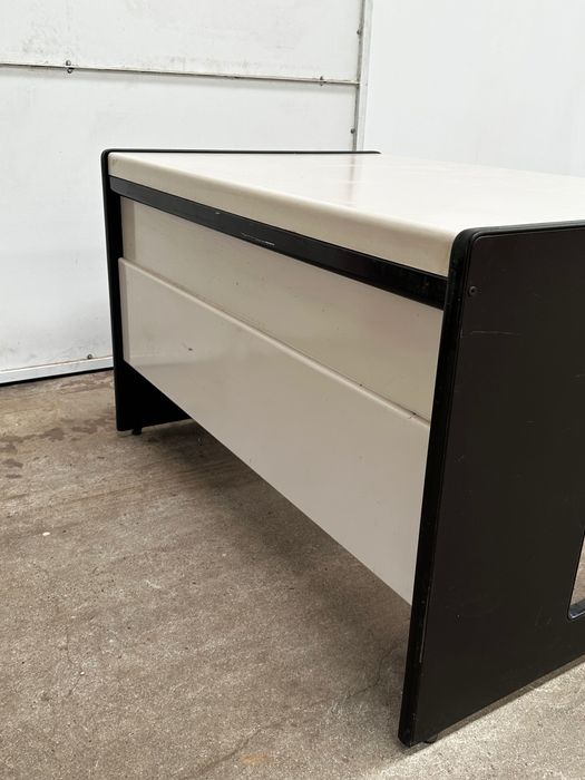 Secretaria metálica