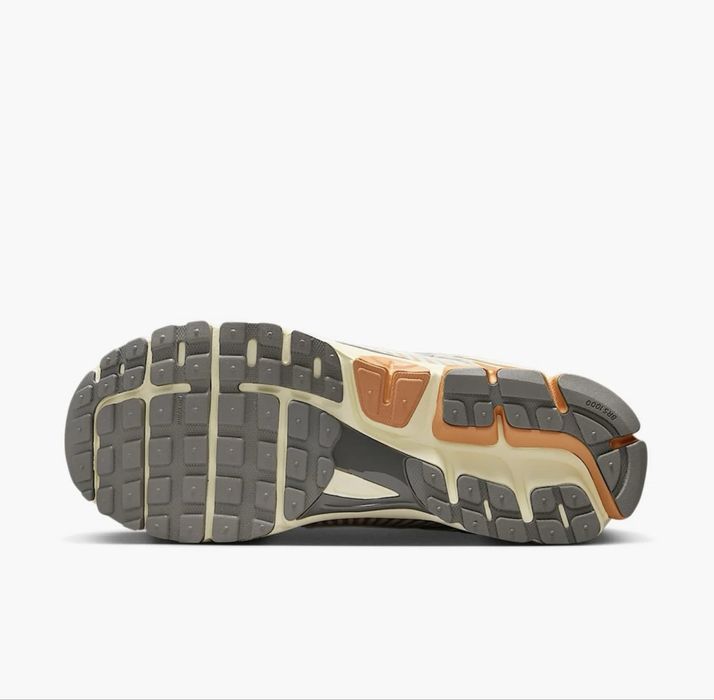 Оригінал 100% Кросівки Nike Zoom Vomero 5 (27см, 28см,28,5см)
