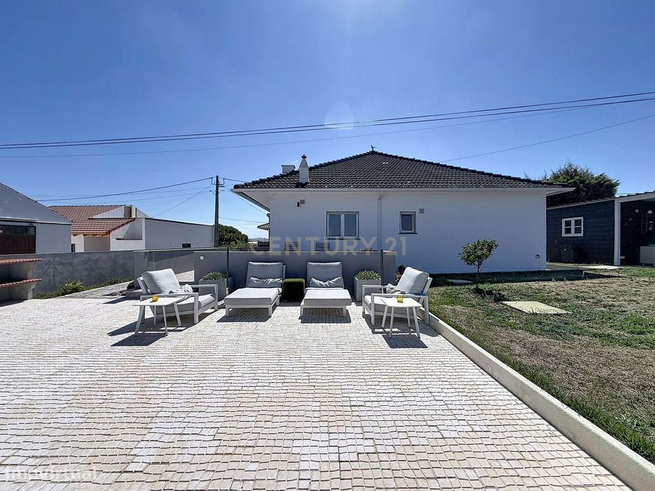 Moradia isolada com amplo terreno de 1.350 m², junto a Alcobaça