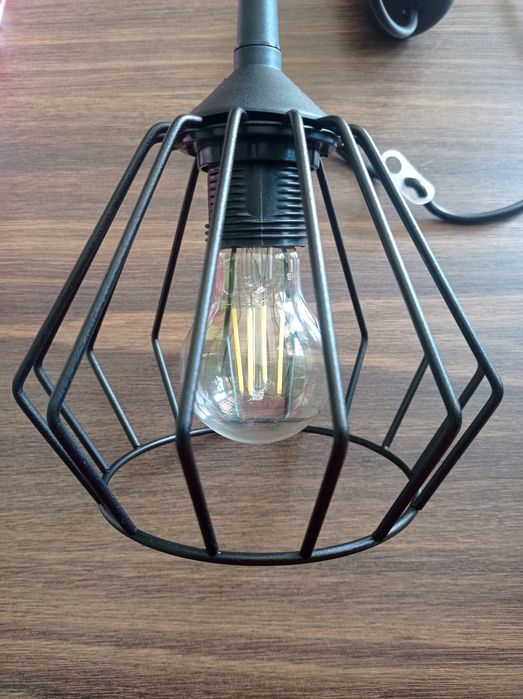 Nowa wisząca lampa z żarówką LED gratis