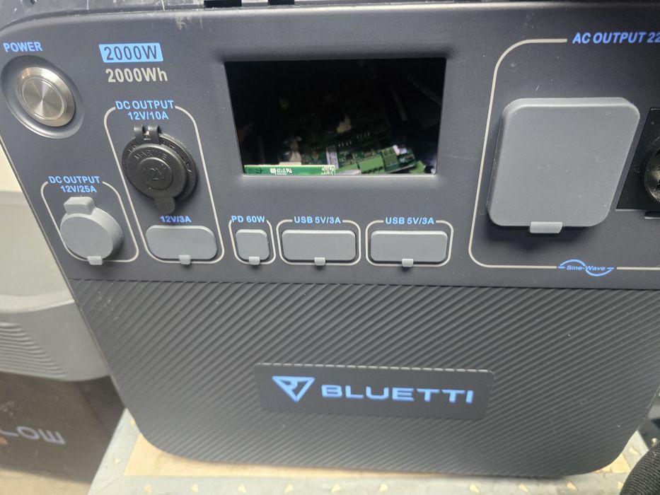 Bluetti Ac200p на запчастини(акумулятор)