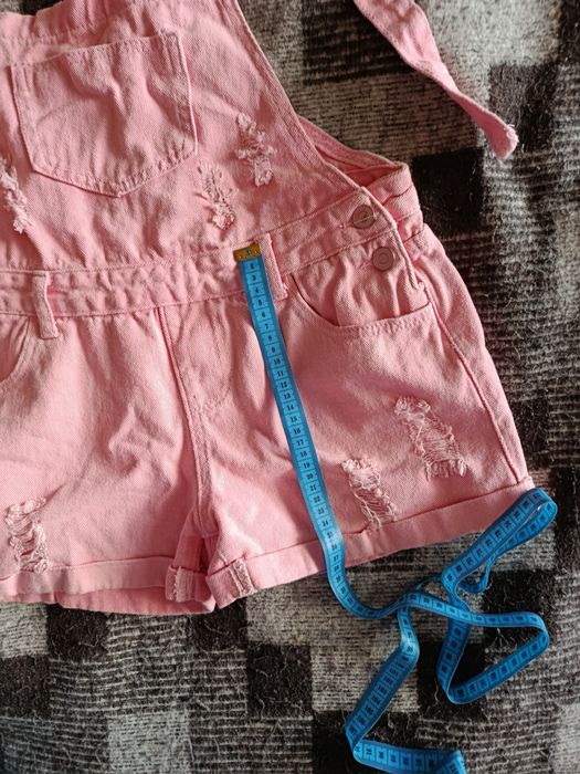 Літній рожевий комбінезон-шорти (ромпер)