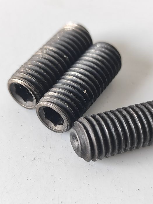 Винт установочный (гужон) М10х25мм