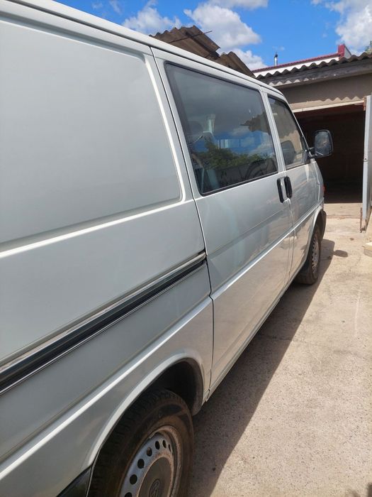 Автомобиль Volkswagen T 4