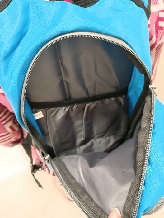 Mochila desportiva compacta ciclismo / trail – leve, estável e visível