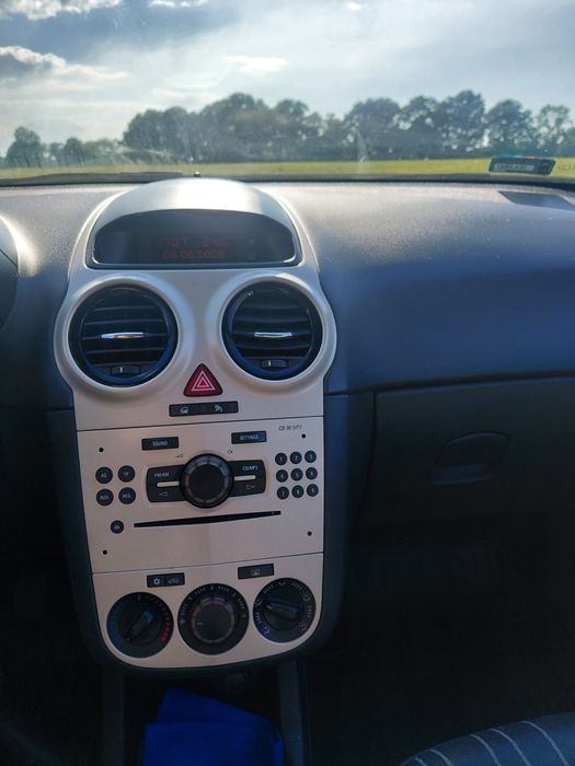 Opel corsa D  1.2 benzyna
