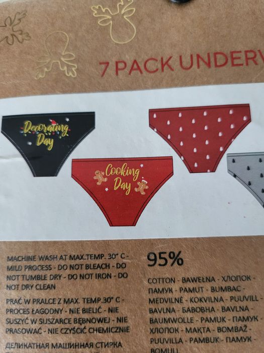 Новорічний набір жіночих трусиків.