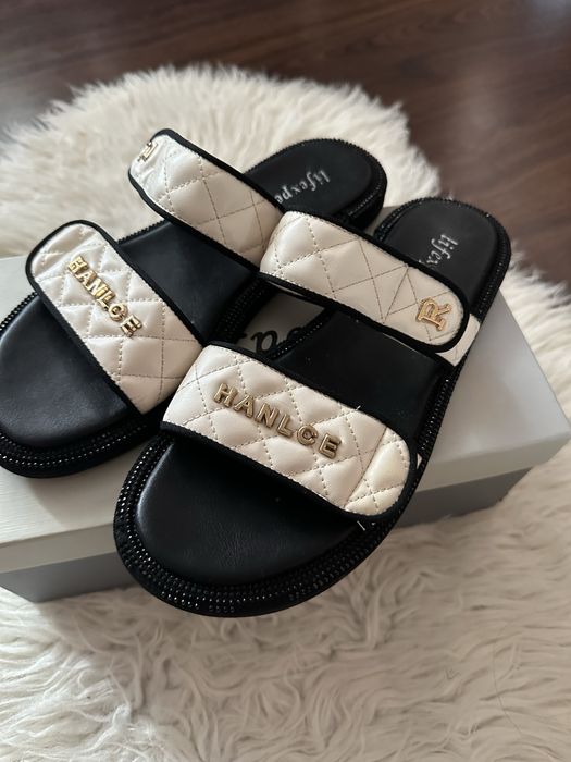 Шкіряні шльопанці