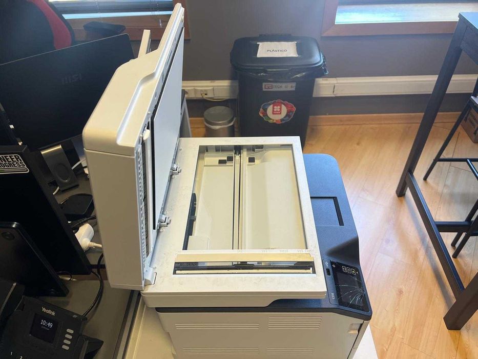 Impressora multifunção a cores Xerox C235