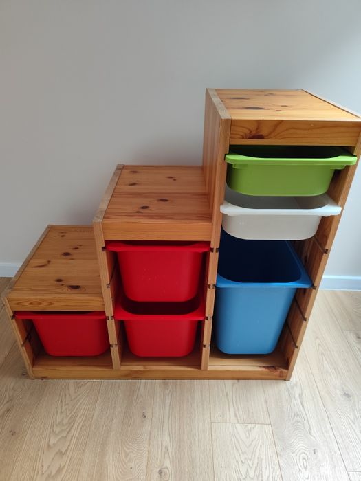Trofasta drewniany regał Ikea schodki z pojemnikami
