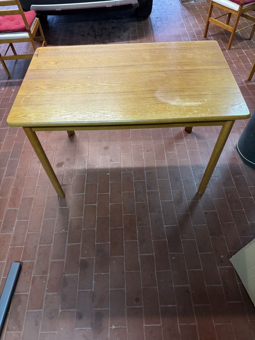 Conjunto de mesa com 4 cadeira