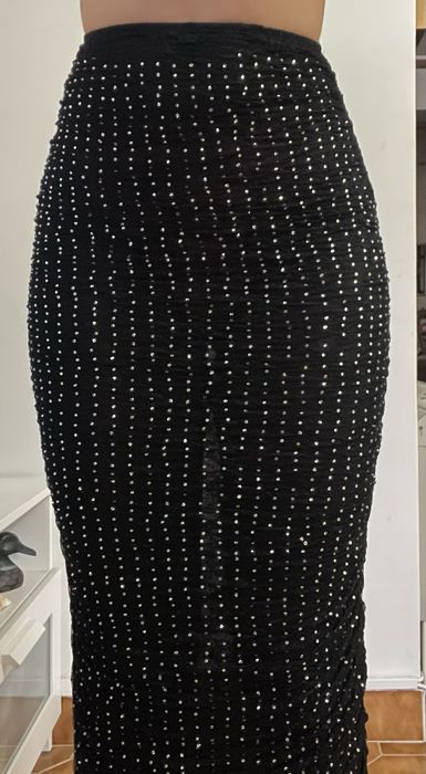 Saia preta brilhante da zara