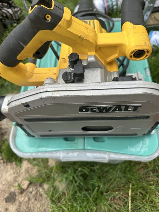 Zagłębiarka DeWalt DWS520 z szyną