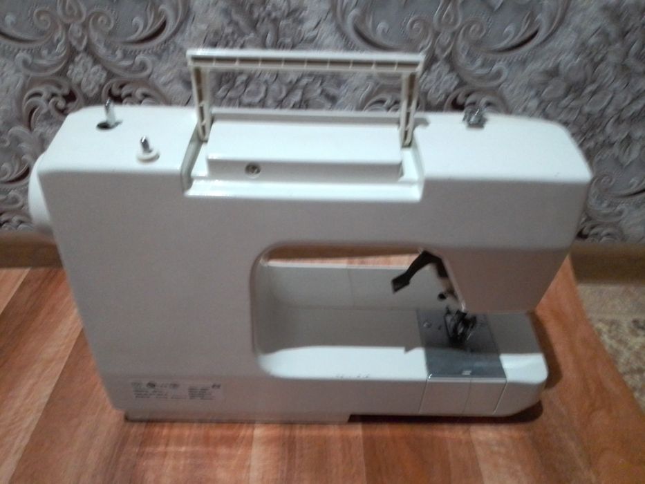 Продам  швейну машинку  в гарному стані