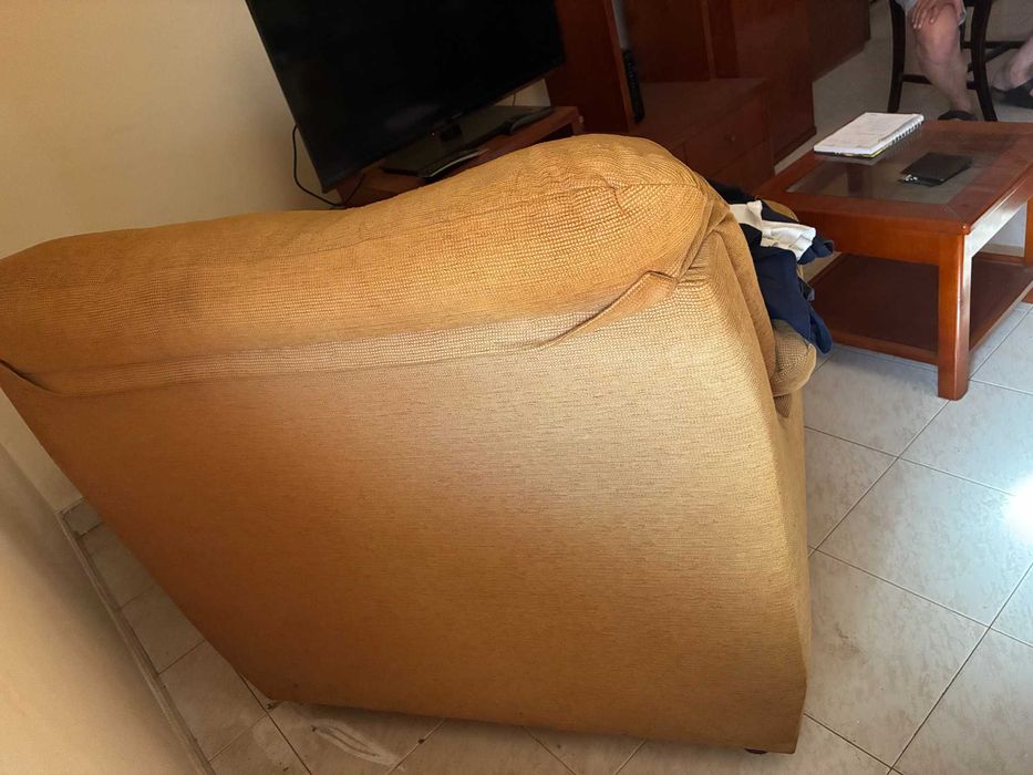 Sofá-cama 2 lugares + 2 poltronas em bom estado
