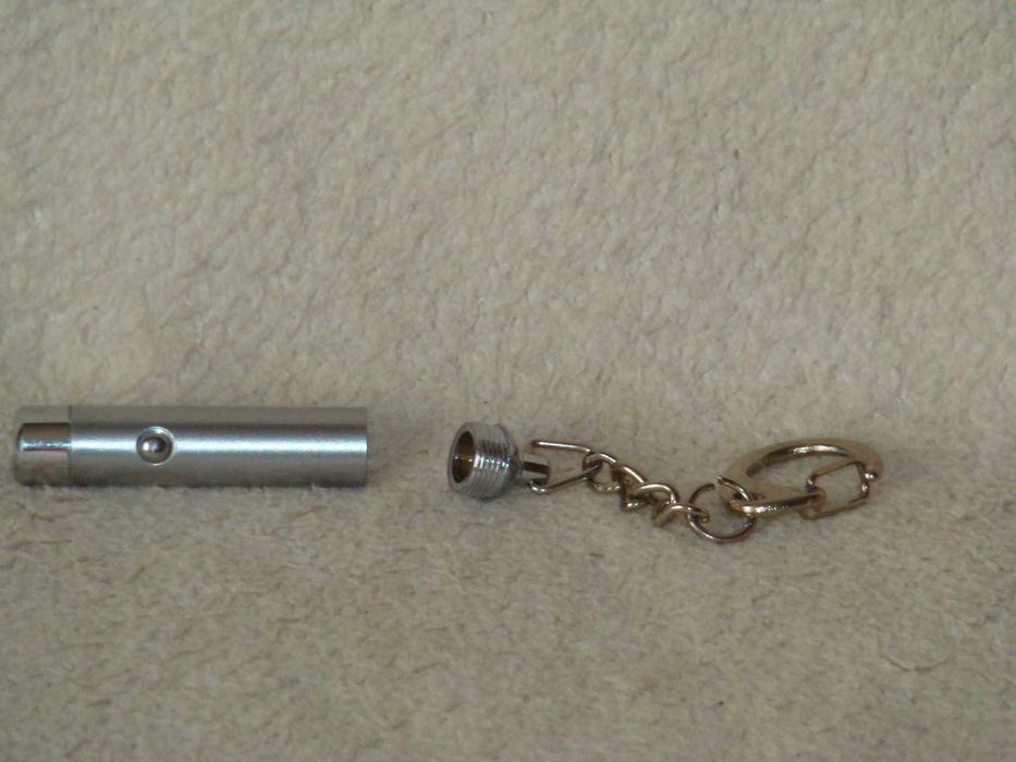 новый фонарик светодиодный мощный яркий свет идет в комплекте с батар