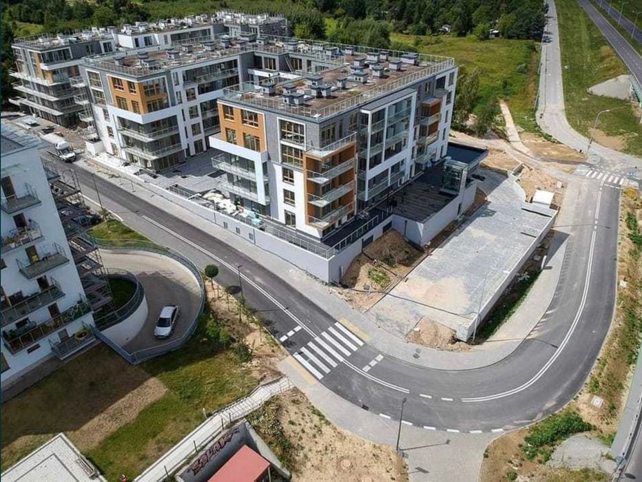 Miejsce postojowe, parkingowe, garażowe  ul. Wędrowna 1 / Poligonowa