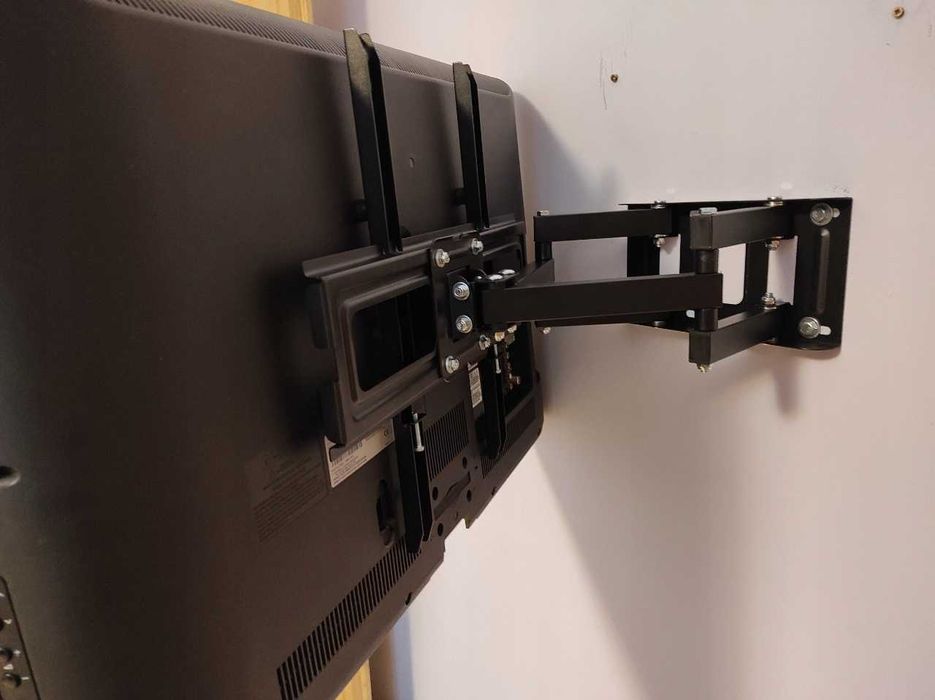 Uniwersalny wieszak TV narożny VESA do 50 kg