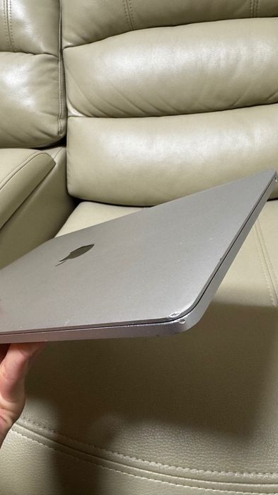 MacBook Pro 13" 2019 - 8GB / 256GB