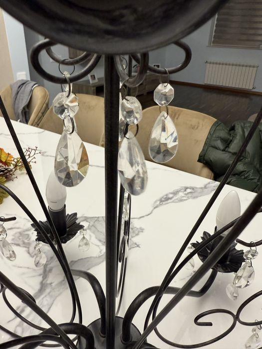 Світильник, люстра в спальню кована