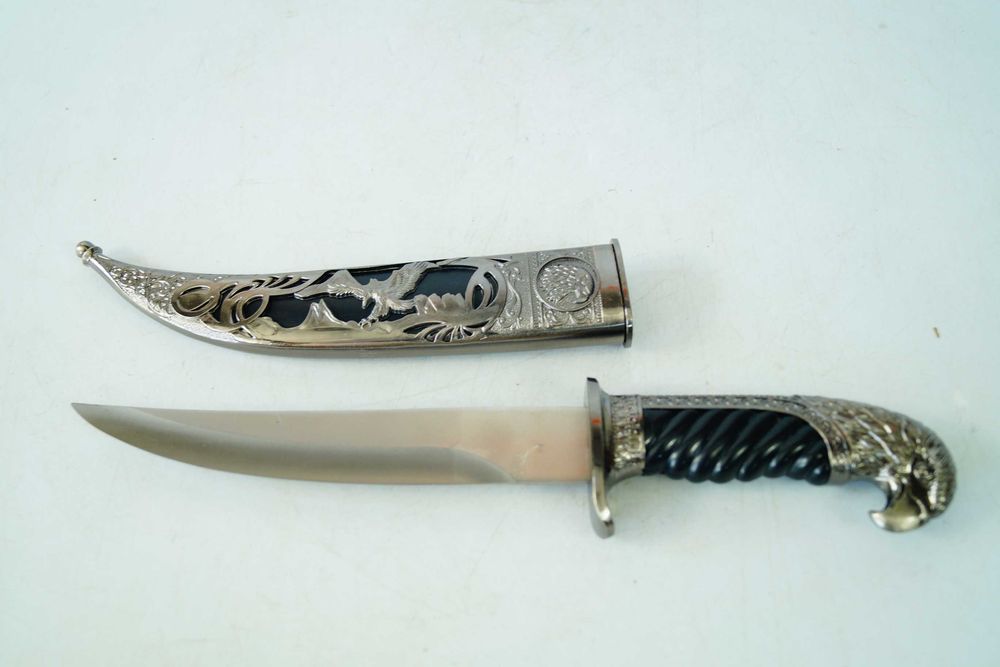 Dekoracyjny nóż myśliwski na prezent jastrząb 1