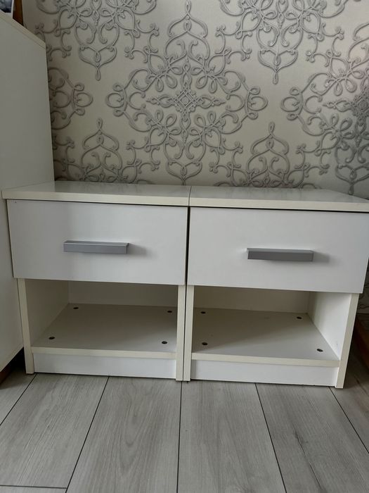 Приліжкова тумба