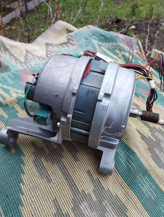 Продам  двигуни до пральної машини Індезід.