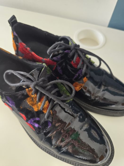 Sapatos verniz e veludo 39