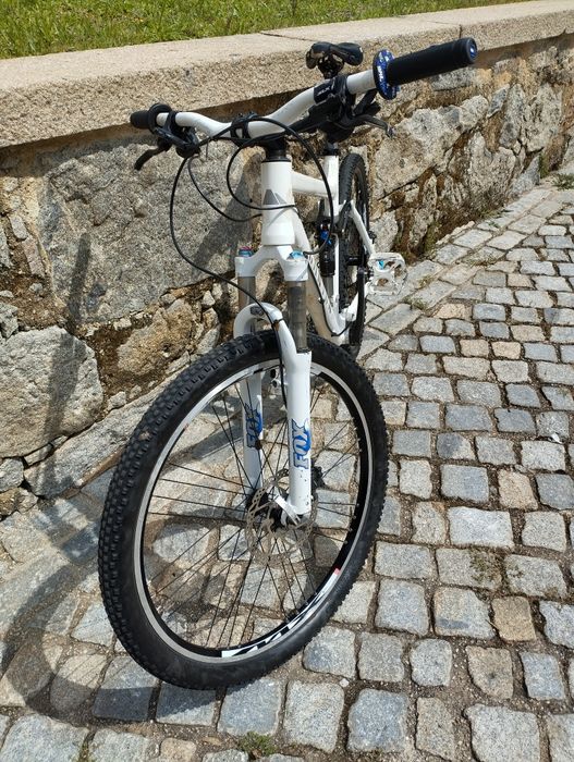 Bicicleta Canyon Branca