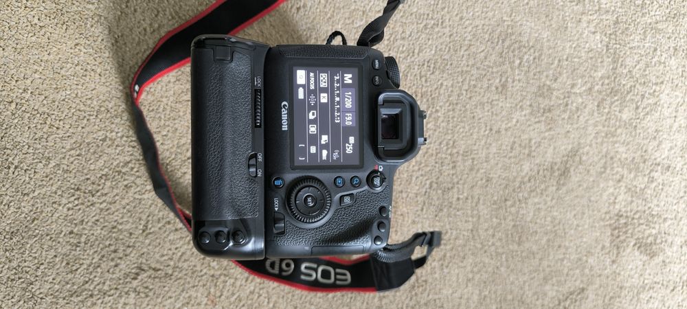 Canon 6D + Grip + 4 baterias e carregador original