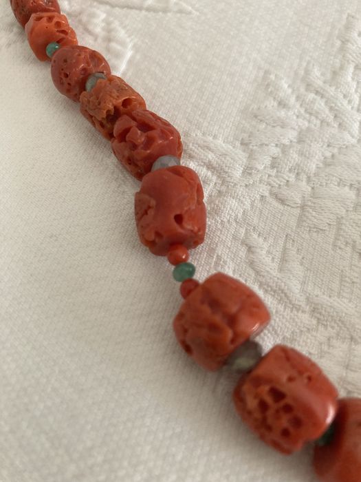 Colar de coral mediterraneo