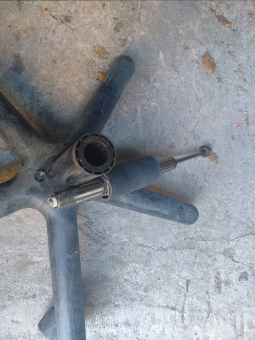 Офисное кресло запчасти (газлифт, кожух, ролики)