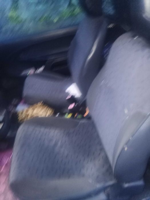 Vendo uma citroen saxos 15 d tem junta  queimada e uma rela furada