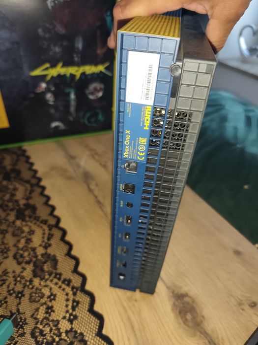 Xbox one X w edycji Cyberpunk 2077 Gry  2020 r jak nowa 1msc gamę pass
