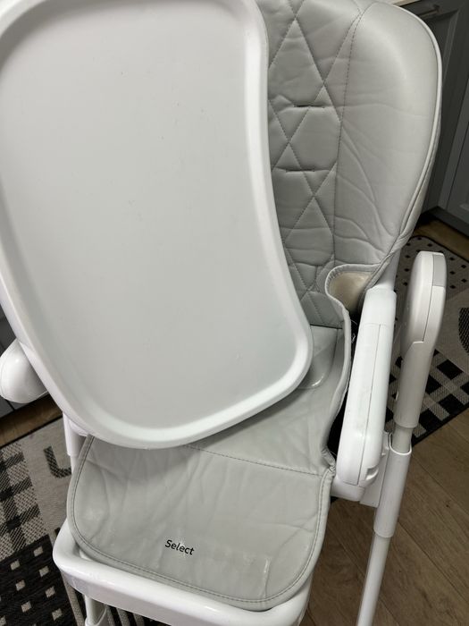Крісло для годування Carrello з регулюючою спинкою