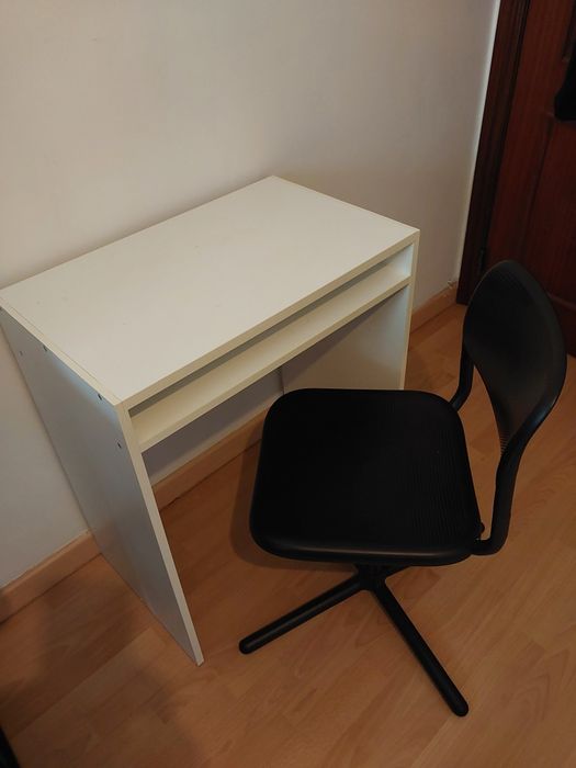Secretária / mesa com cadeira